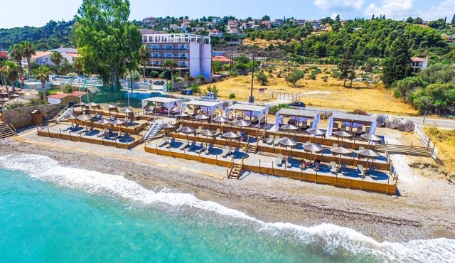 Black & White Resort in Xylokastro