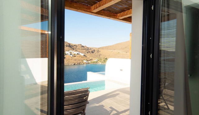 Ble Kythnos Suites
