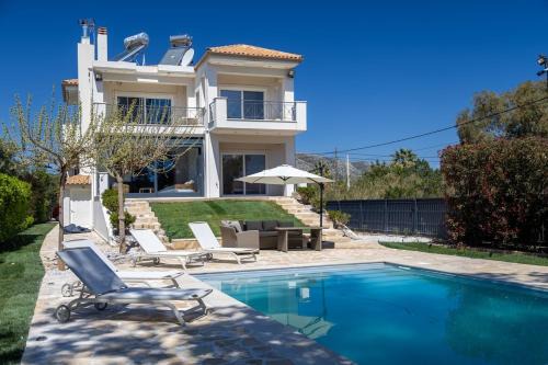 Blue Pine Villa in Marathon