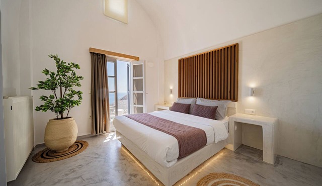 Bluewhite Suites & Villa Santorini