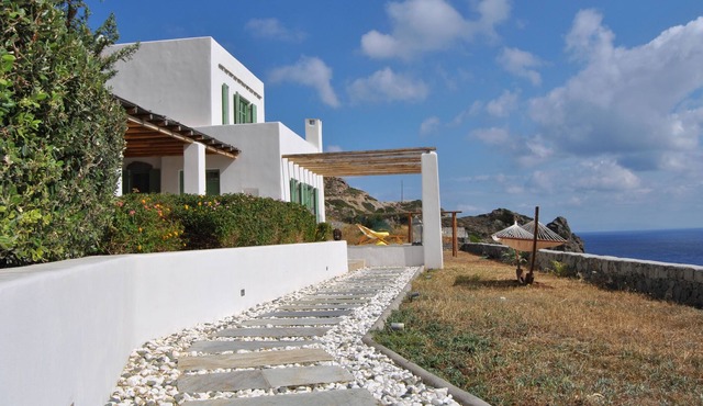 Bravo's Hill Residence (Mantrakia)