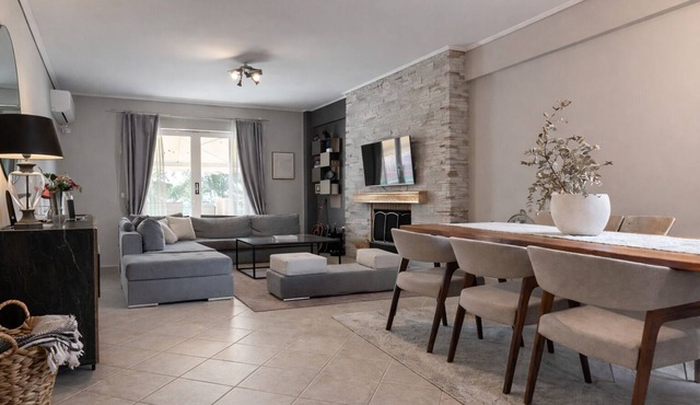 Bright and Spacious 80sqm Apartment/Balcony in Glifada