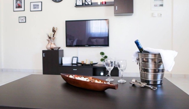 Bright & Modern GroundFloor Apartment in Polichni