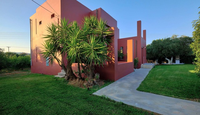 Bright villa surrounded by orange trees in Χανιά