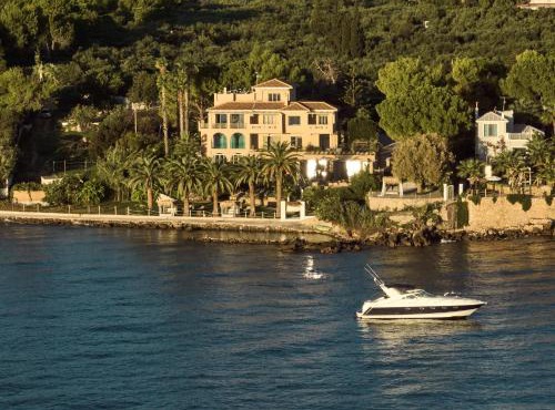 Calypso Suites & Villas in Amoudi