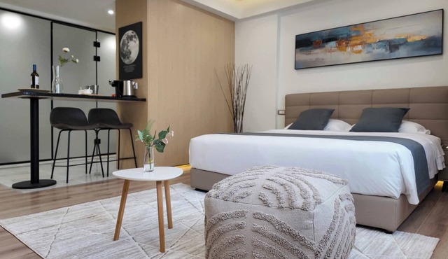 CC LUX Standard Double Room 402 in Pireas