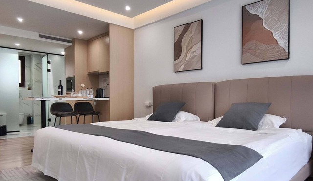 CCLUX Standard King Room in Pireas