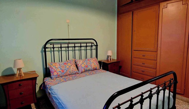 Central apt "Lili", 5-7' walk from the port, 10' walk from centre, pet friendly! in Ermoupolis