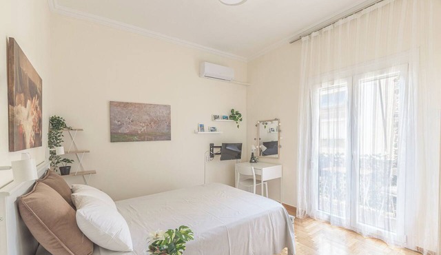 Central Cosy quite 25sm 5th @ balcony over garden near metro in Kesariani