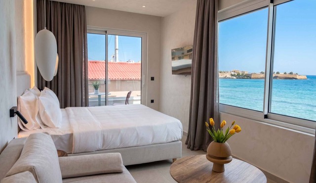 Chania Mocenigo 4 Luxury Rooms-Seaview, 15m to sea in Chania