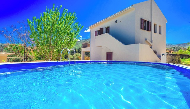 Charming 2 bedroom villa in Agia Eirini with WiFi , AC, pool. Sleeps up to 6. in Agia Eirini
