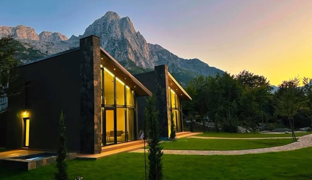 Charming 2 bedroom villa in Boge with private Hot Tub! in Bogë