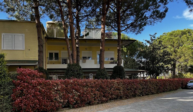 Cheerful 4-bedroom villa with garden and indoor fireplace. in Durrës County