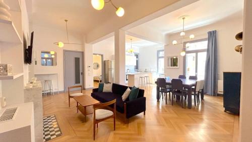Chic 5BR Seaside Pasalimani Apt Next to Marina Zea in Piraeus