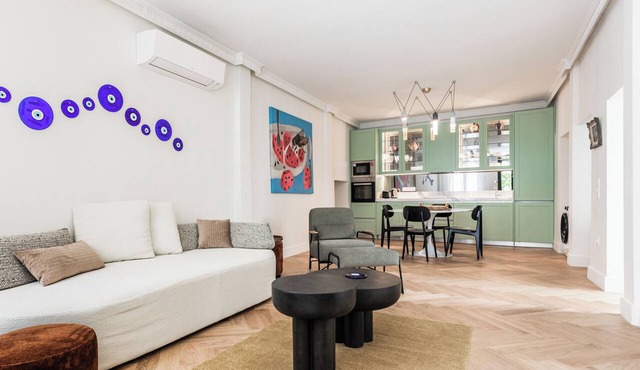 Chic & Central Athenian Apartment! EV4 in Athina