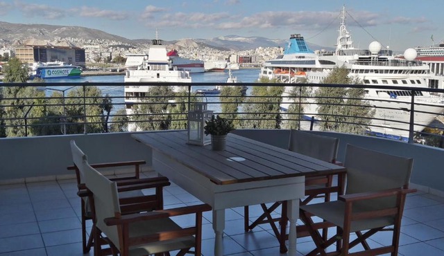 Chic style 2 bedroom apartment, great views of Piraeus cruise port in Piraeus