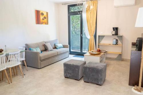 Chios Kampos Apartments in Varvásion