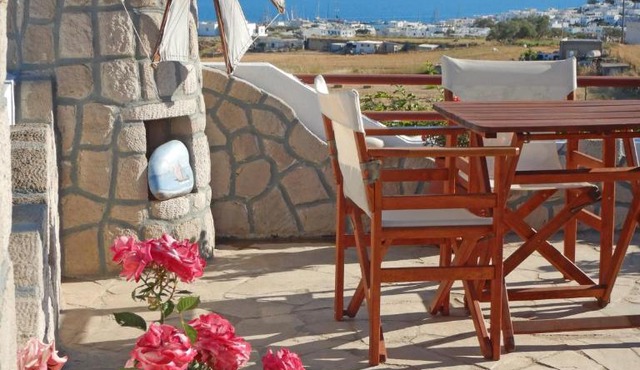 Christos rooms milos