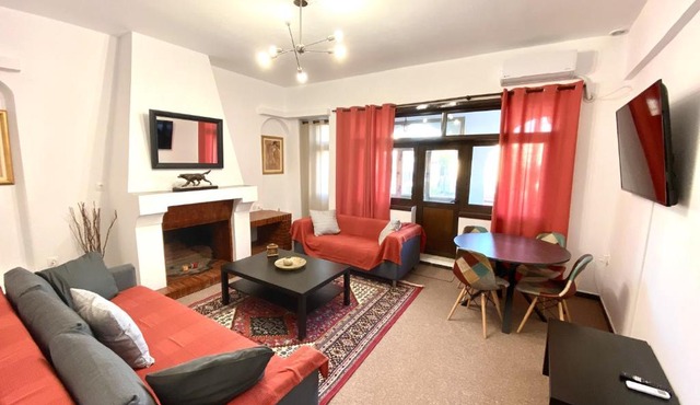 Classic 2 Bedroom Apartment Next to Metro - Marousi