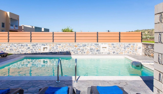 Close to Sandy Beach & Amenities in Rethymno