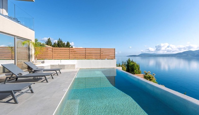Contemporary Villa with Sea Views and Pontoon Access near Tavernas in Nikiana