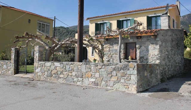 Cozy home in Loutra Aidipsou with WiFi in Loutra Aidipsou