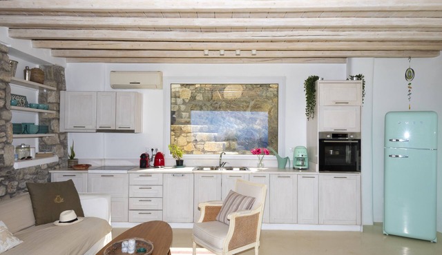 Cozy villa, family friendly,private pool, sunset views overlooking the Aegean.
