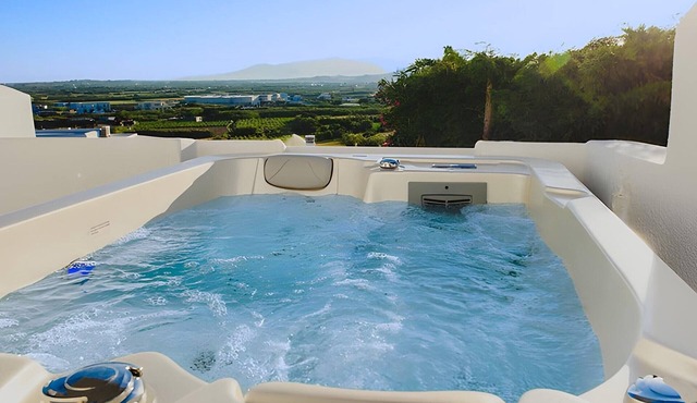 Cozy villa with private jacuzzi, 5 minutes from Naxos town!