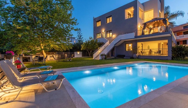 Crystal Waves lux villa-Homeleader in Chania