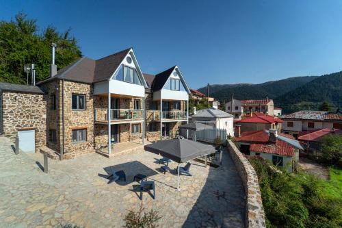 Dandy Villas Karpenisi Complex - Lux Chalets - Inflatable Pool-Hot Tub in Áyios Nikólaos