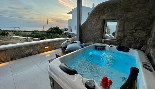 Dazzling Mykonos Suite | Suite Imperial | 1 Bedroom | Private Outdoor Jacuzzi