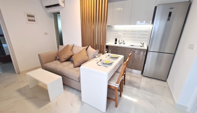 Deluxe house, 5 min. walk from Old Town, Acropolis and city centre. Free Wi-Fi.