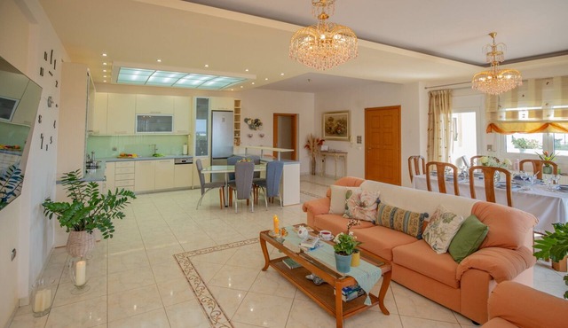 Detached housein sunny Ierapetra,five minutesfrom the sea in Ιεράπετρα