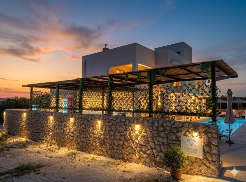 Diamond Deluxe Apartments Pool&Bar