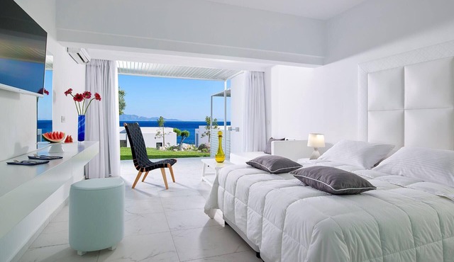 Dimitra Beach Hotel & Suites