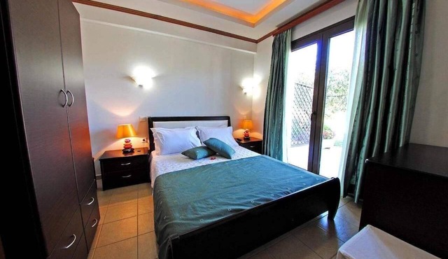 Dionysos Apartments in Aristotelis