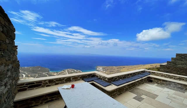 Dionysos Sea and Stone Luxury Villa in Καρδιανή