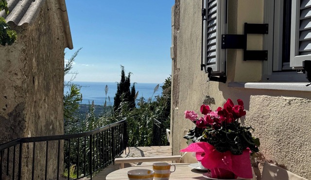 Discover Corfu - Nature and pure Greece in Chlomos