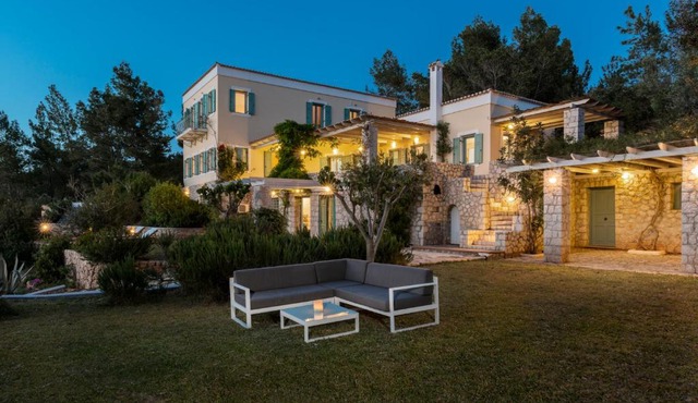 Electra Beachfront Villa in Kranidi