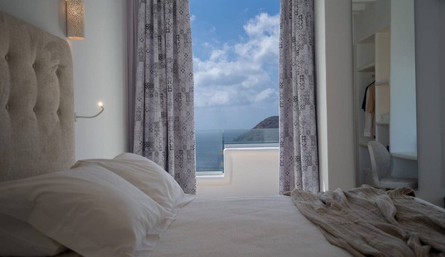 Elegant Mykonos Suite | Contemporary Suite with Sea Views and Shared Pool | Elia