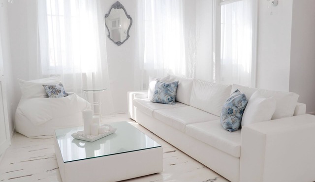 Elegant White, in the heart of Ioulida on the island of Kea