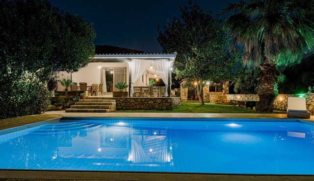 Eleonas Private pool villa in Galaro