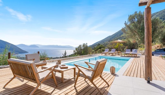 ELGIAN Luxury Villa -Private Pool & Sea View in Póndi