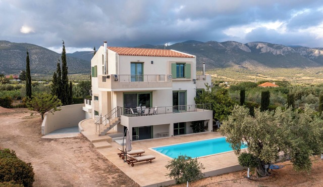 Elia country villa 5BR 5BA with Private Pool