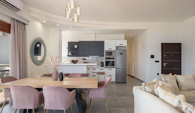 Elia Seaside Deluxe Apartment in Chania