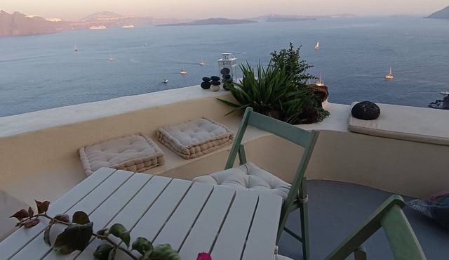 Elias Cave House Oia 270 Caldera View . Eco experience at the edge of the cliff