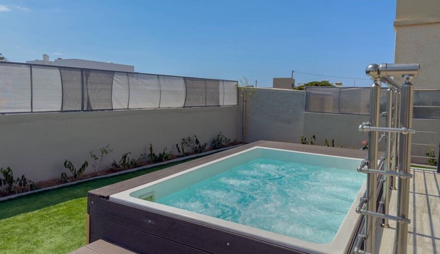 Eligio Luxury Residence with Private Jacuzzi & Sea View in Gournes Gouvon