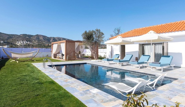 Elin Rhodes with Private Pool in Kalathos