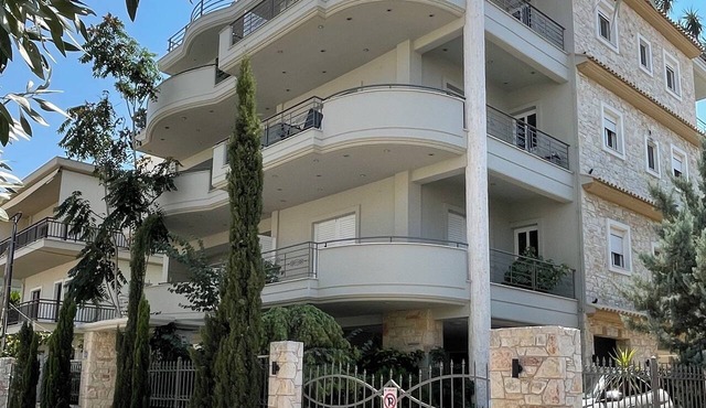 Èlion Maison Charming Apartment with Balconies in Aspropirgos