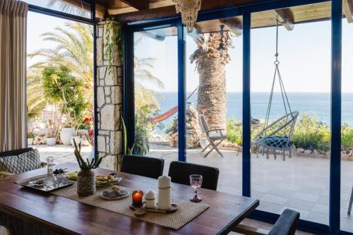 Elouthia Residence with Sea View and Hot Tub in Tsoutsouros